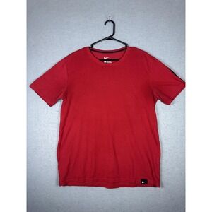 Nike Shirt Mens Large Red Dri-FIT Athletic STRIVE FOR GREATNESS LeBron James Tee